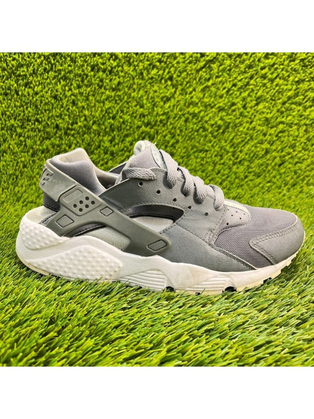 Nike Huarache Run Gray Silver Boys Size 6Y Walking Basketball Shoes Sneakers